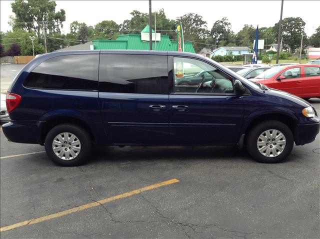 2006 Chrysler Town and Country Elk Conversion Van