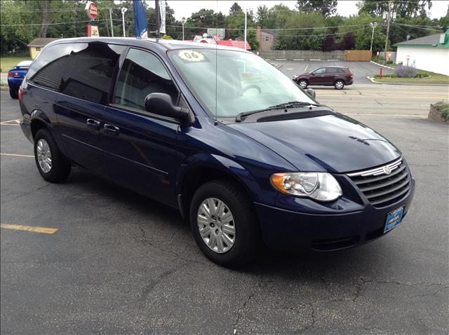 2006 Chrysler Town and Country Elk Conversion Van