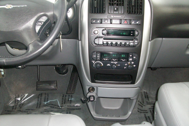 2006 Chrysler Town and Country 3.5