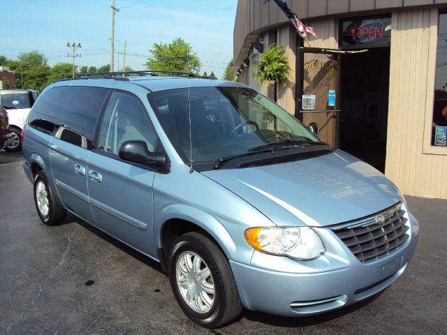 2006 Chrysler Town and Country 3.5