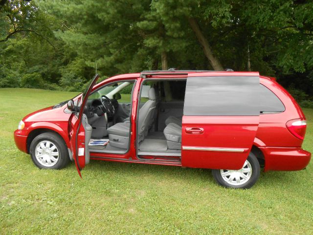 2006 Chrysler Town and Country 3.5
