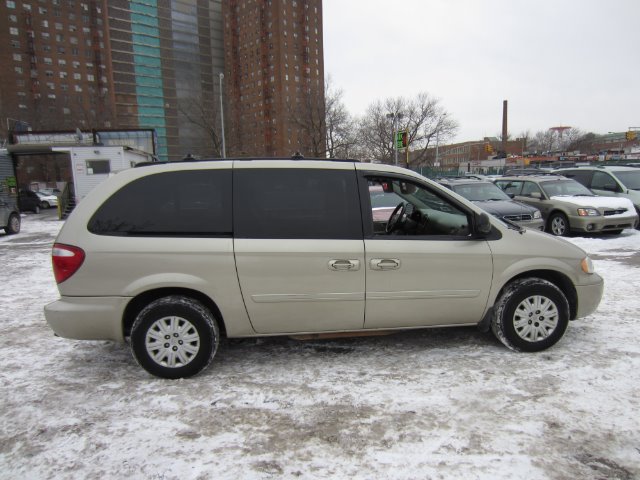 2006 Chrysler Town and Country Elk Conversion Van