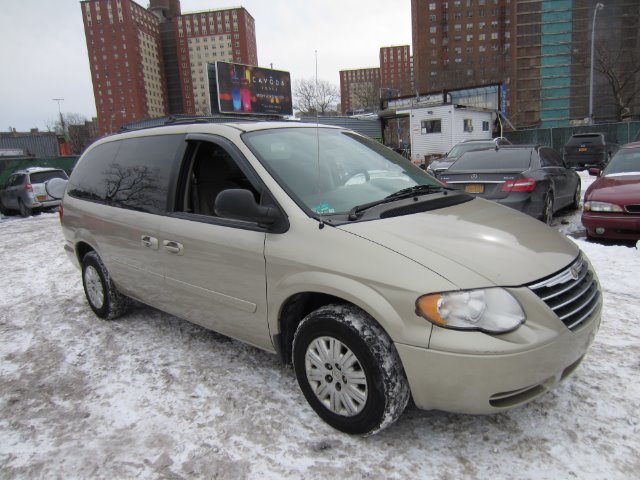2006 Chrysler Town and Country Elk Conversion Van