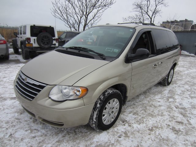 2006 Chrysler Town and Country Elk Conversion Van