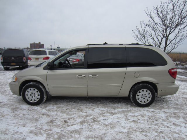 2006 Chrysler Town and Country Elk Conversion Van