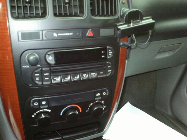 2006 Chrysler Town and Country Base