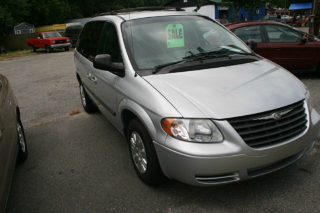 2006 Chrysler Town and Country Base