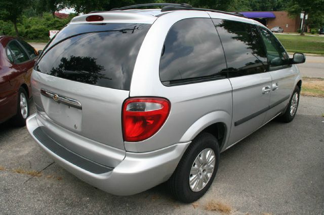 2006 Chrysler Town and Country Base