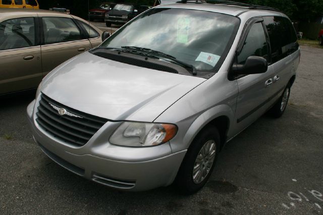 2006 Chrysler Town and Country Base