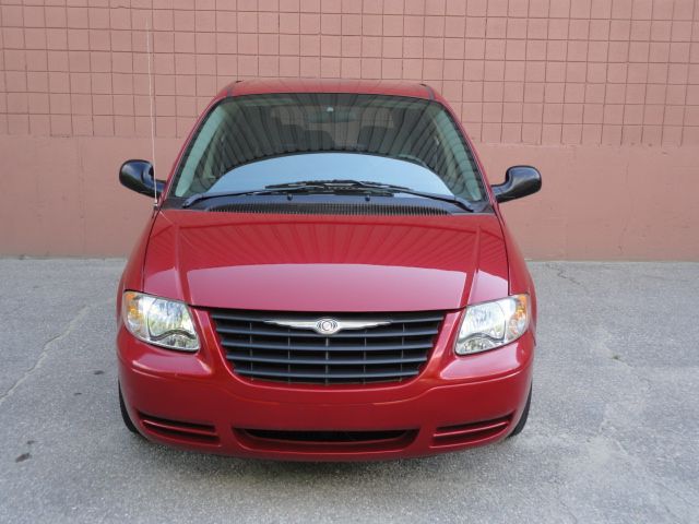 2006 Chrysler Town and Country 4X4 w/On Star
