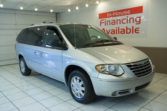 2006 Chrysler Town and Country SLT 25