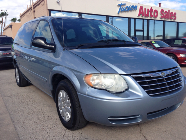 2006 Chrysler Town and Country Elk Conversion Van