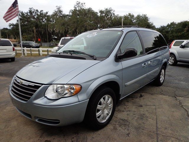 2006 Chrysler Town and Country 3.5