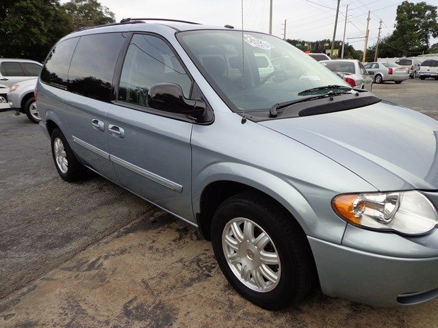 2006 Chrysler Town and Country 3.5