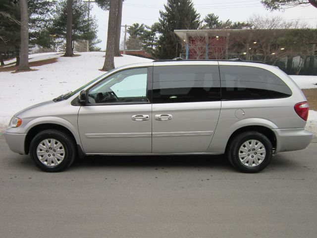 2007 Chrysler Town and Country Elk Conversion Van