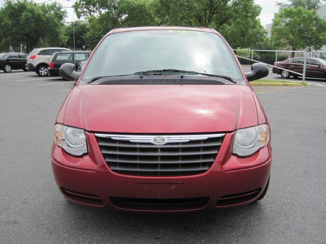 2007 Chrysler Town and Country Elk Conversion Van