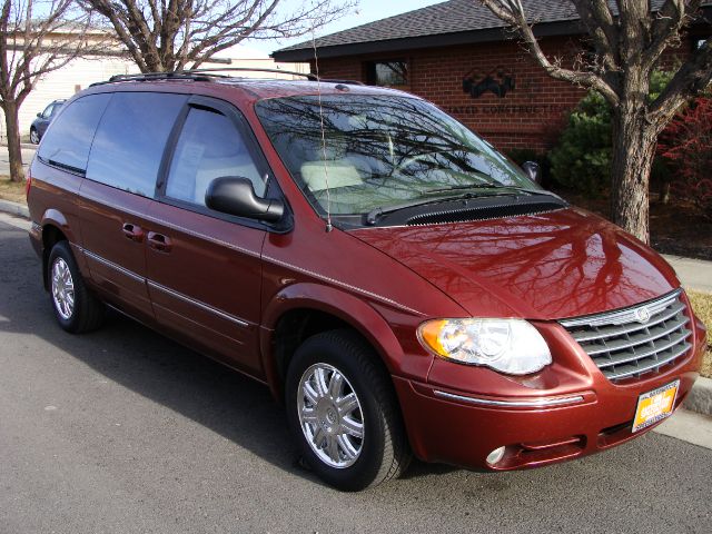 2007 Chrysler Town and Country SLT 25