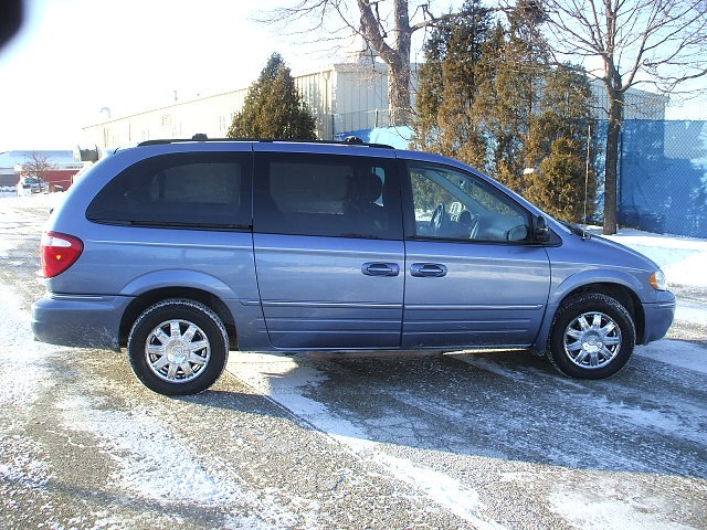 2007 Chrysler Town and Country SLT 25