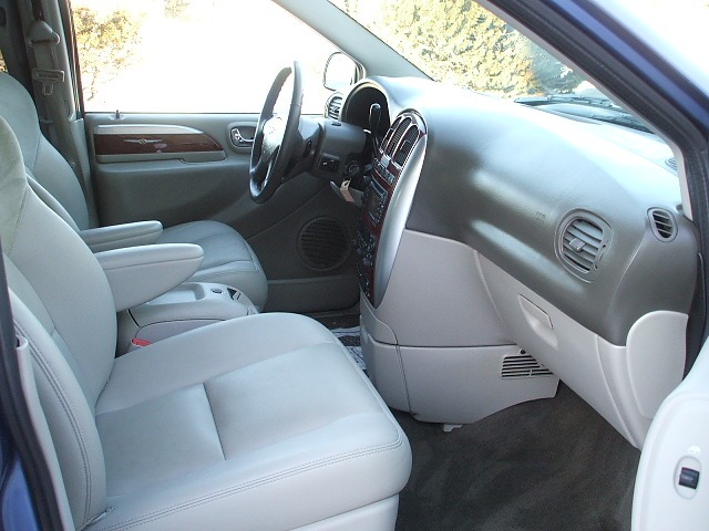 2007 Chrysler Town and Country SLT 25
