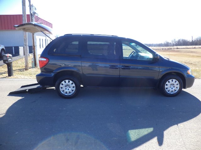 2007 Chrysler Town and Country Unknown