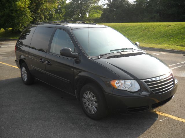 2007 Chrysler Town and Country Unknown