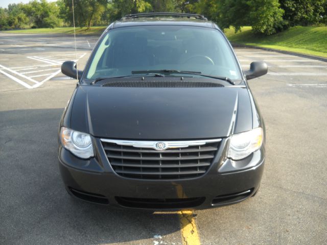 2007 Chrysler Town and Country Unknown