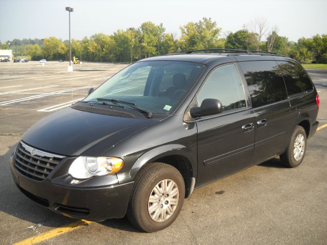 2007 Chrysler Town and Country Unknown