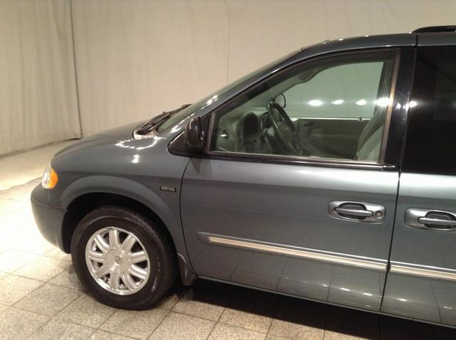 2007 Chrysler Town and Country SE 4 Dr