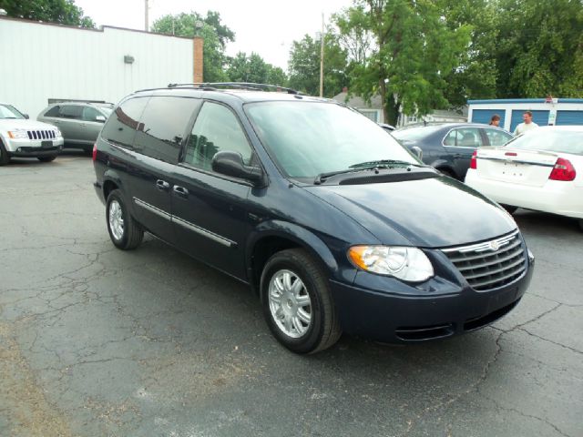 2007 Chrysler Town and Country X Navigation Sport