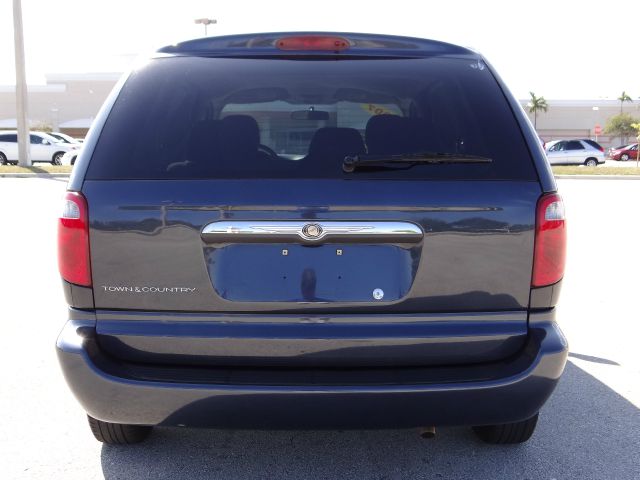 2007 Chrysler Town and Country Base