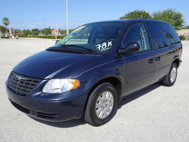 2007 Chrysler Town and Country Base