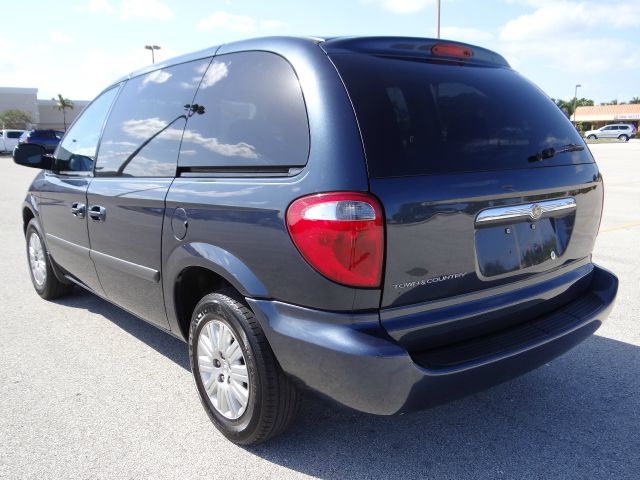2007 Chrysler Town and Country Base