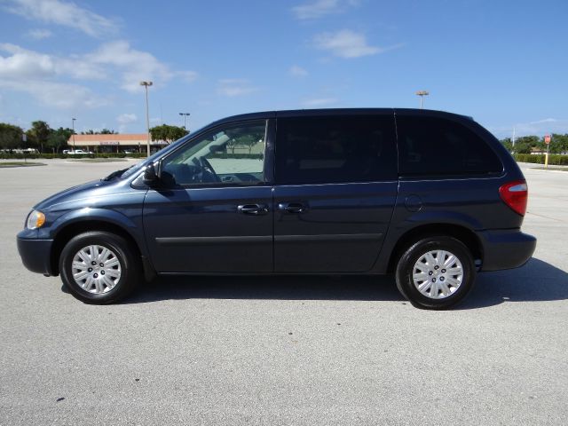 2007 Chrysler Town and Country Base