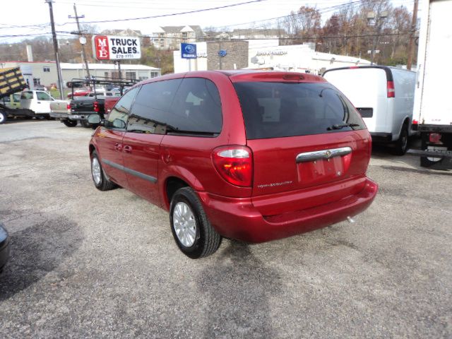 2007 Chrysler Town and Country Base