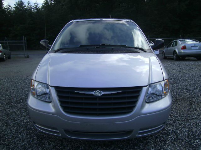 2007 Chrysler Town and Country Base