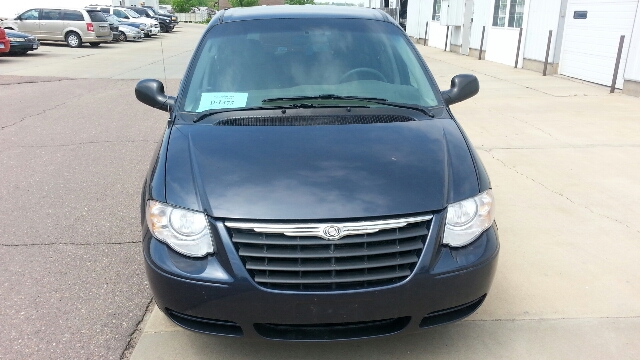 2007 Chrysler Town and Country Elk Conversion Van