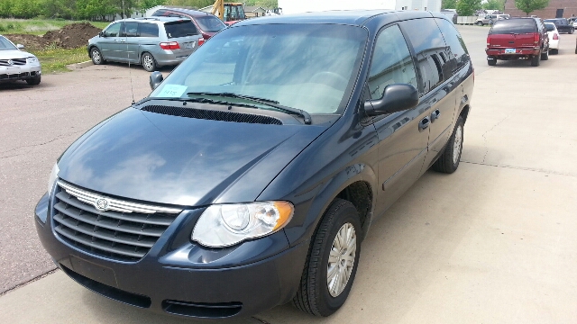 2007 Chrysler Town and Country Elk Conversion Van