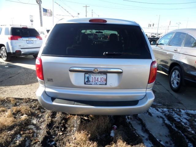 2007 Chrysler Town and Country Elk Conversion Van
