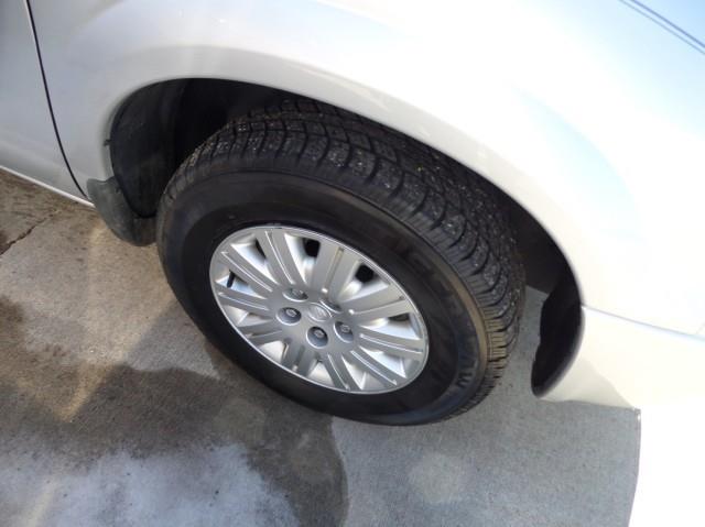 2007 Chrysler Town and Country Elk Conversion Van