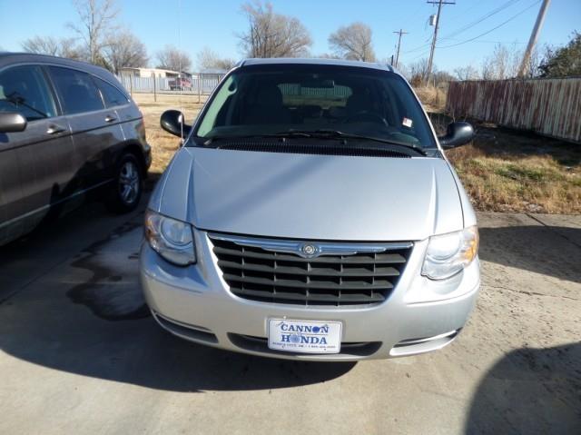 2007 Chrysler Town and Country Elk Conversion Van