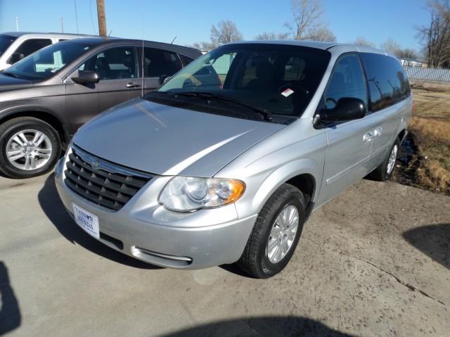 2007 Chrysler Town and Country Elk Conversion Van