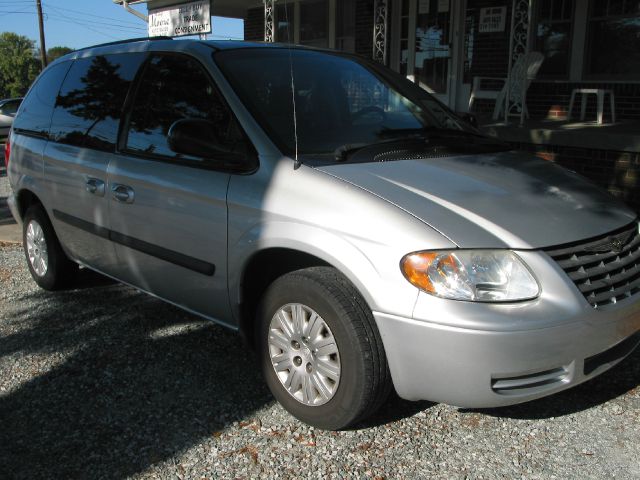 2007 Chrysler Town and Country Base