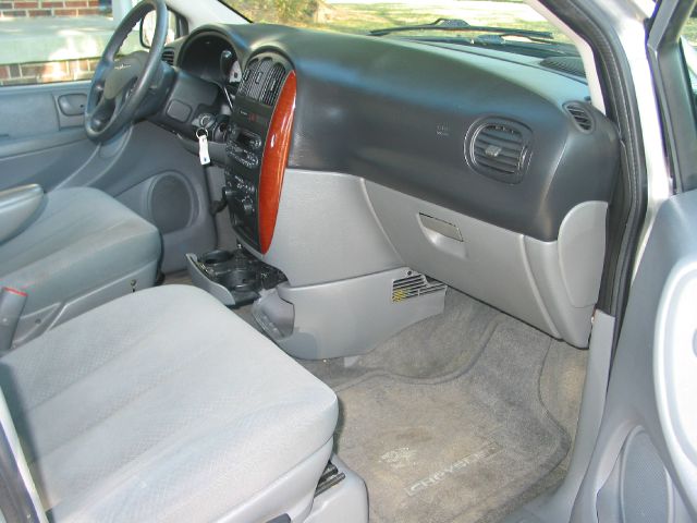 2007 Chrysler Town and Country Base