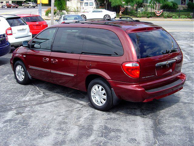 2007 Chrysler Town and Country Z06