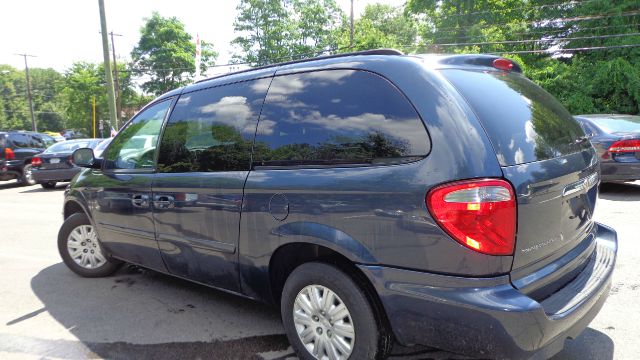 2007 Chrysler Town and Country Elk Conversion Van