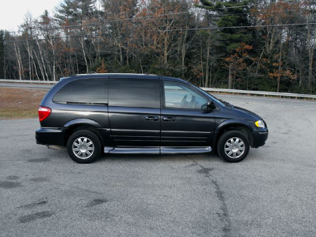 2007 Chrysler Town and Country SLT 25