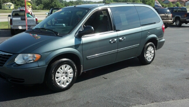 2007 Chrysler Town and Country Elk Conversion Van