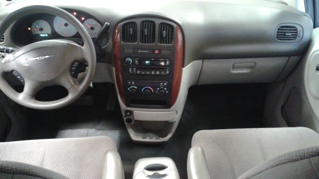 2007 Chrysler Town and Country Unknown