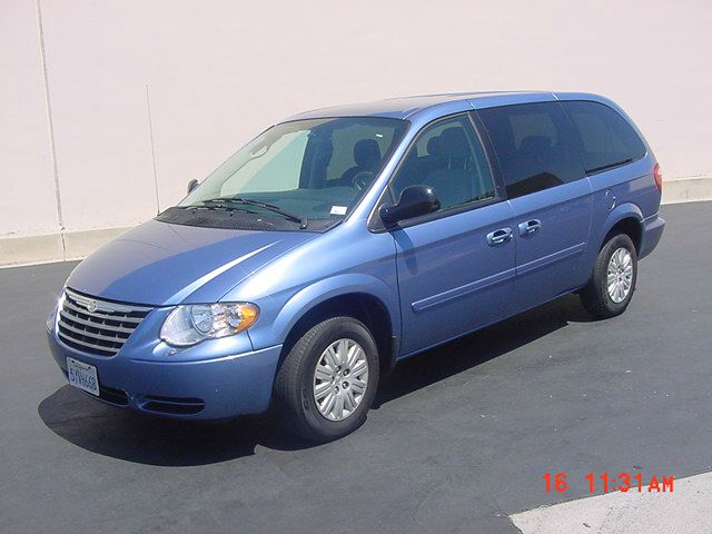 2007 Chrysler Town and Country Elk Conversion Van