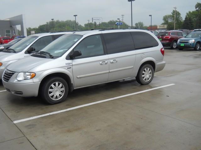 2007 Chrysler Town and Country X Navigation Sport